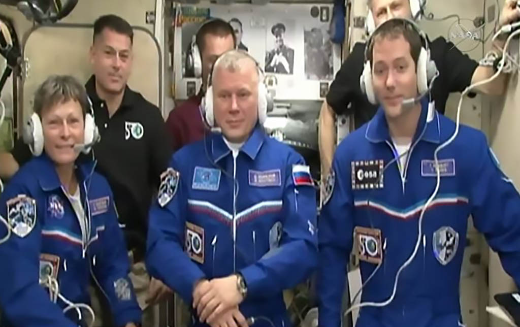 ISS-Mannschaft: Peggy Whitson (l.) Oleg Novitskiy (Mitte), Thomas Pesquet (r.)