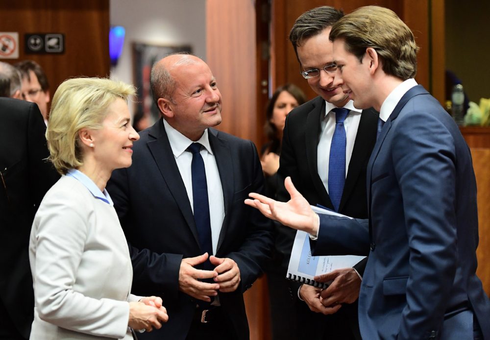 Ministertreffen in Brüssel: Deutschlands Verteidigungministerin Ursula von der Leyen, Ungarns Verteidigungminister Istvan Simicsko, Ungarns Außenminister Peter Szijjarto und Österreichs Außenminister Sebastian Kurz