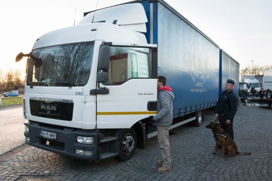 LKW-Kontrolle auf einem Parking der E40 in Drongen