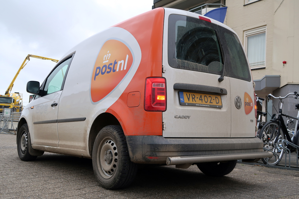 Lieferwagen der niederländischen Post PostNL