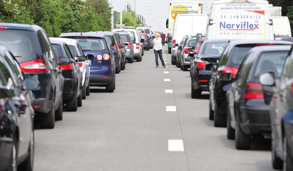 Stau auf der Autobahn E40