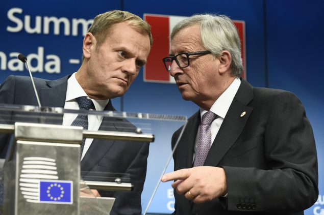 EU-Ratspräsident Donald Tusk und EU-Kommissionschef Jean-Claude Juncker am 30.10.2016 in Brüssel