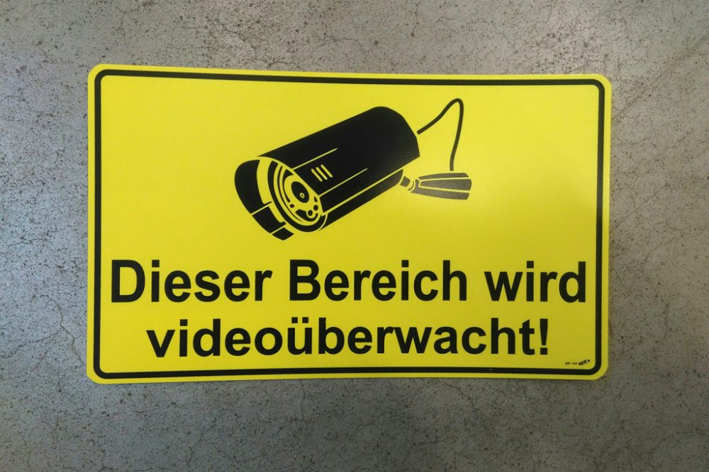 Warnschild: "Dieser Bereich wird videoüberwacht!"