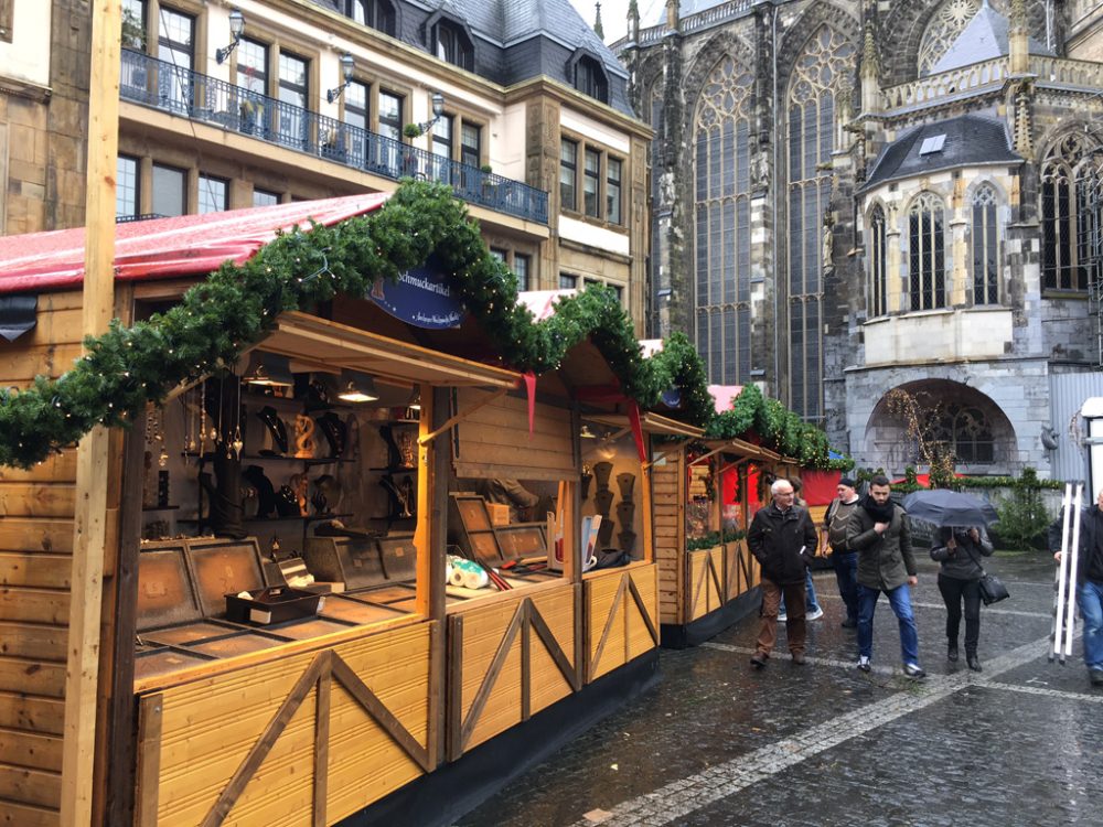 Aufbau des Aachener Weihnachtsmarkts