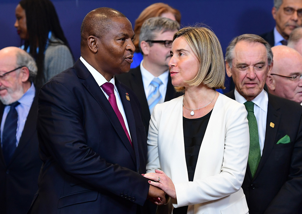 Geberkonferenz für die Zentralafrikanische Republik in Brüssel: Präsident Faustin-Archange Touadera mit der EU-Außenbeauftragten Federica Mogherini