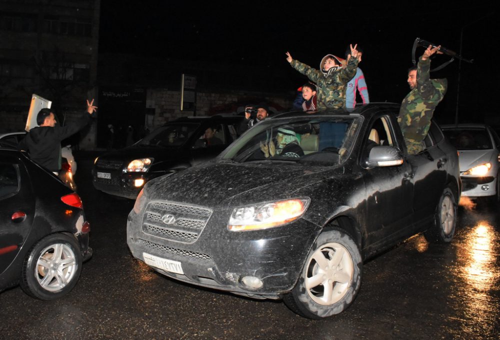 Syrer feiern den Abzug der Rebellen aus Aleppo