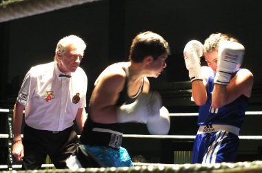 Boxgala in Kelmis: Profikampf zwischen Djemilla Gontaruk (hellblau) und Wendy Gervois