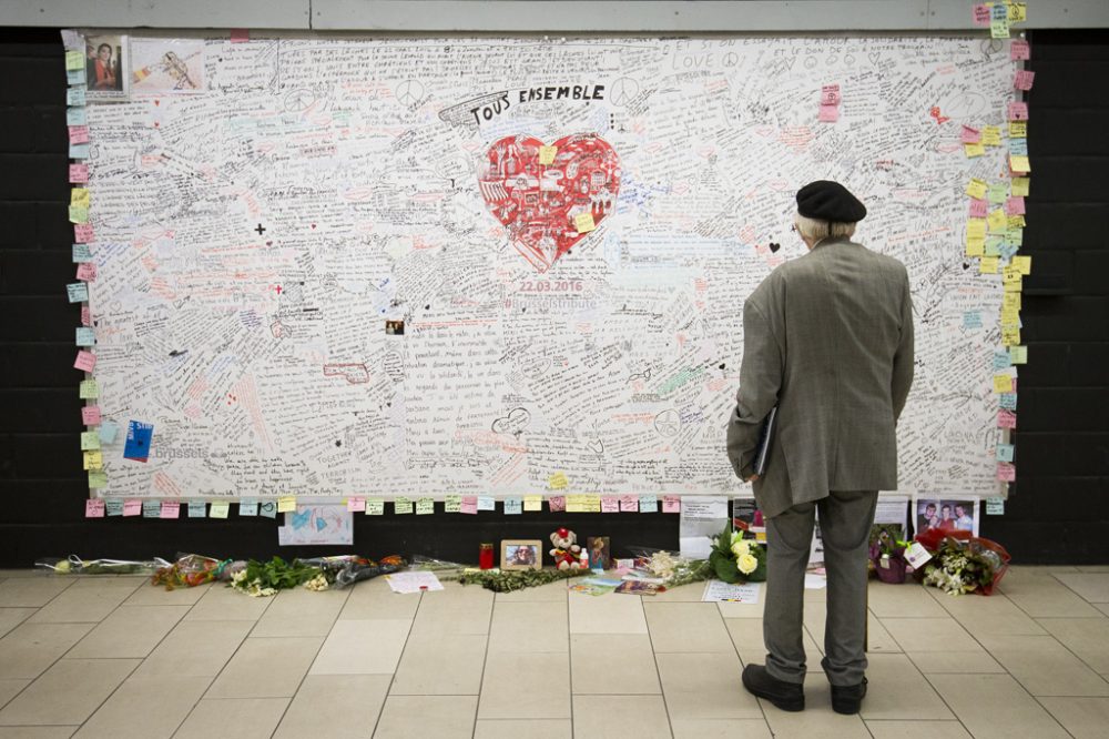 Gedenktafel für die Opfer des Terroranschlags vom 22. März in Maelbeek