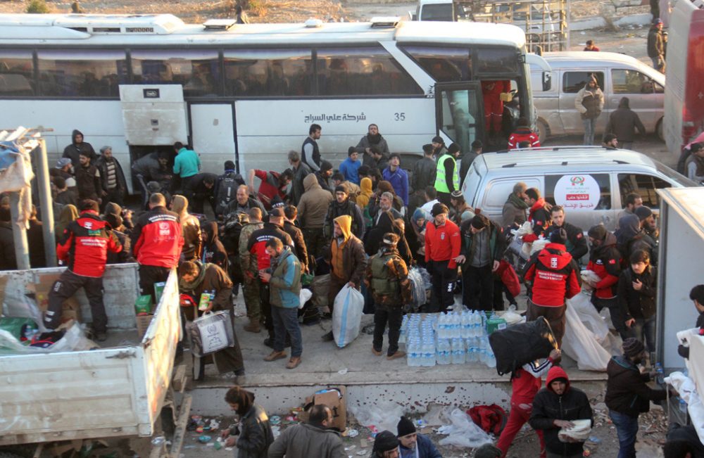 Busse mit Einwohnern aus Ost-Aleppo