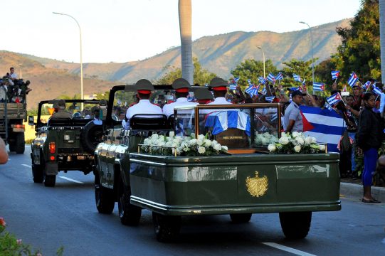 Tausende Kubaner nehmen Abschied von Fidel Castro (4. Dezember 2016)