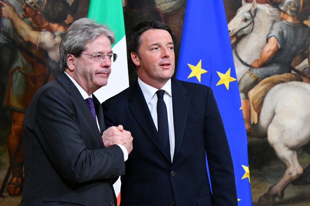 Matteo Renzi (r.) und sein Amtsnachfolger Paolo Gentiloni am Montag in Rom