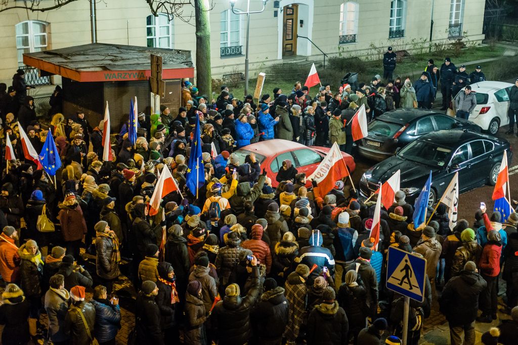 Proteste am Parlament im polnischen Warschau