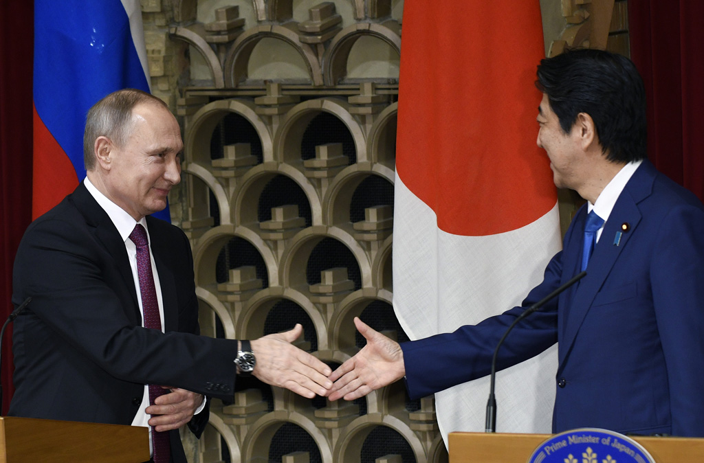 Russlands Präsident Putin und Japans Regierungschef Abe