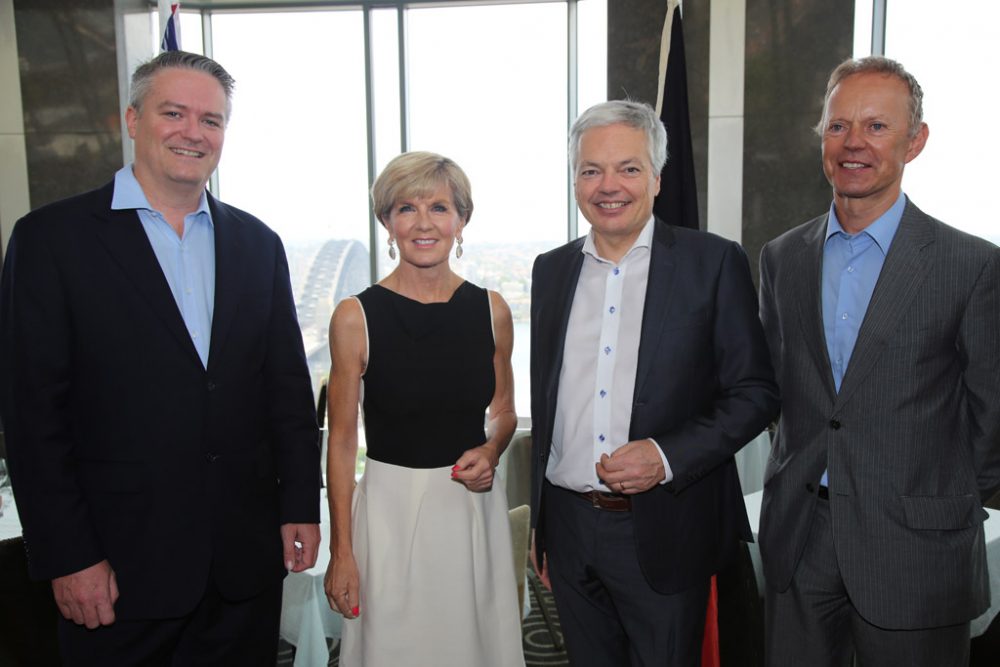 v.l. Australiens Finanz- und Außenminister Mathias Cormann und Julie Bishop, Außenminister Didier Reynders und der belgische Botschafter Jean-Luc Bodson