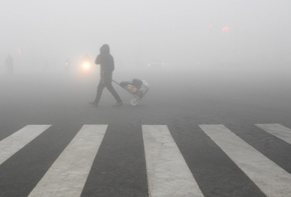 China leidet unter dichtem Smog (Bild: Lianyungang in der Provinz Jiangsu, 19.12.)