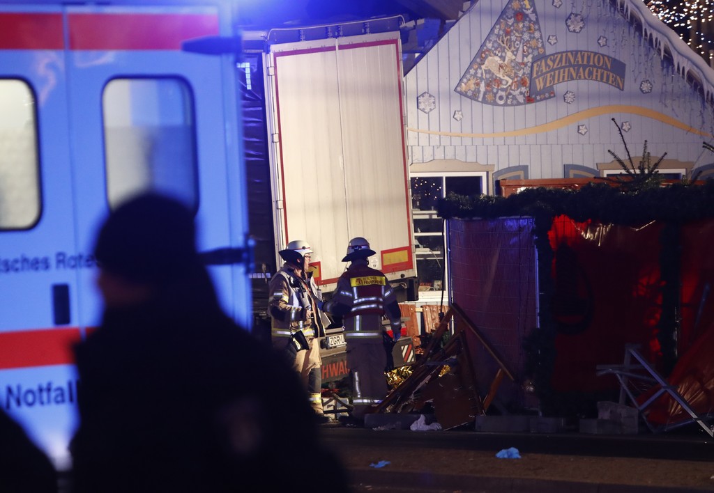 Mindestens zwölf Tote bei Anschlag auf Berliner Weihnachtsmarkt