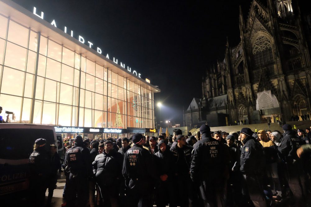 Neujahr 2016-2017 in Köln unter strenger Bewachung