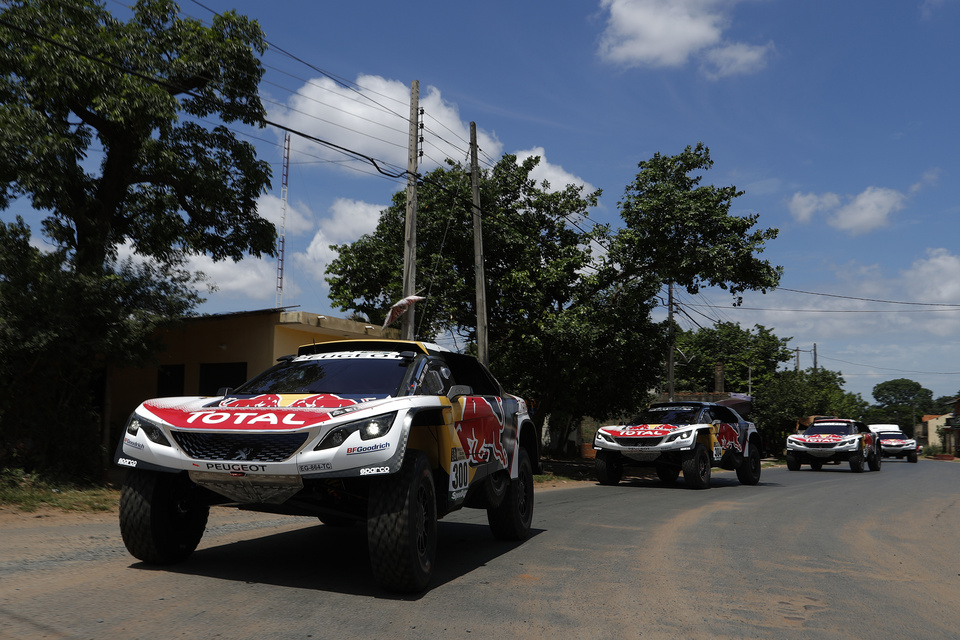 Rallye Dakar: Vorjahressieger Peugeot geht als Favorit in die Ausgabe 2017