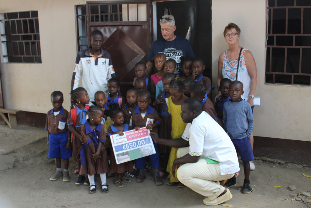 Rita Derksen und Ted Schmidt unterstützen Schule in Gambia