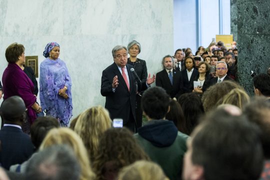 Erster Arbeitstag: Der neue UN-Generalsekretär Antonio Guterres stellt sich den Mitarbeitern vor