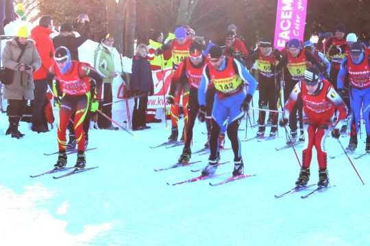 Transfagnarde 2017-Gewinner Pascal Langer (Mitte mit Startnummer 142) beim Start