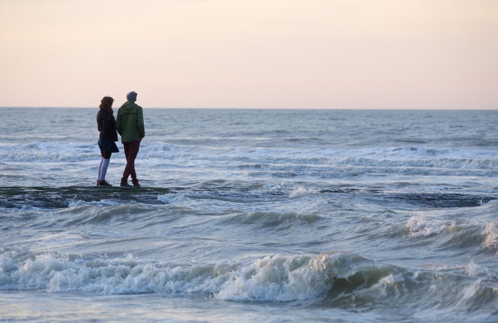 Paar an der belgischen Küste in Ostende