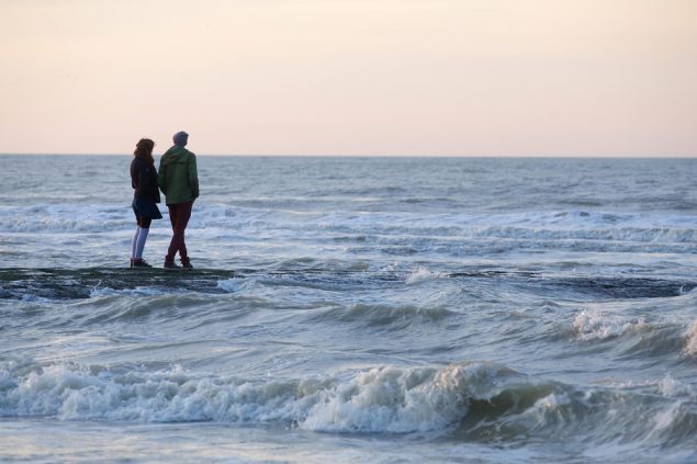 Paar an der belgischen Küste in Ostende