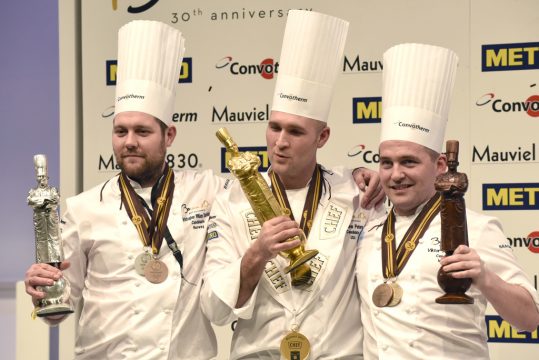Der New Yorker Koch Mathew Peters gewinnt den Bocuse d'or in Lyon, Silber gab's für den Norweger Christopher W. Davidsen und Bronze für den Isländer Viktor Andresson