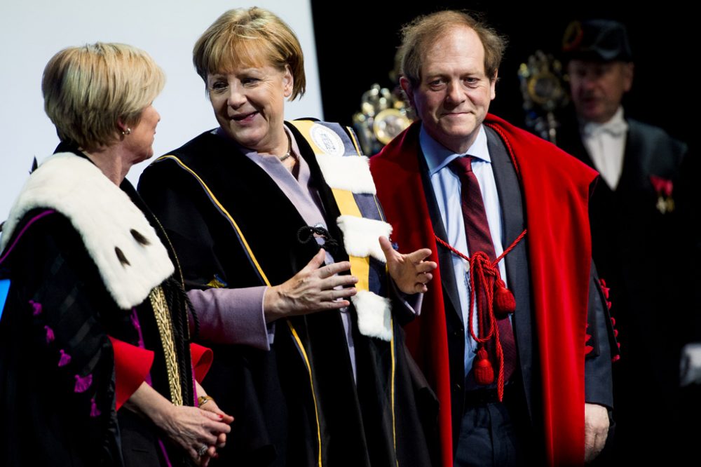 UGent-Rektor Anne De Paepe, die deutsche Kanzlerin Angela Merkel und der Rektor der KUL, Rik Torfs