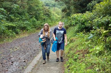 Naturpark El Cuà - Lehrerin Julia Trost mit Florian Paasch