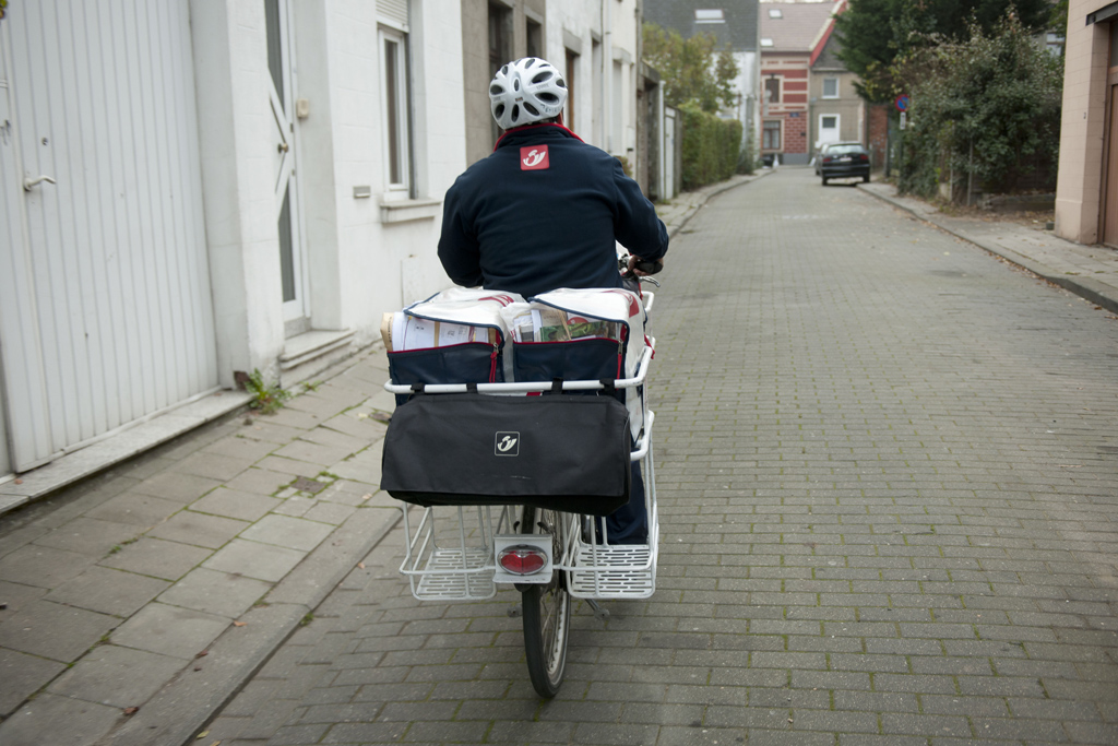 Briefträger auf dem Fahrrad