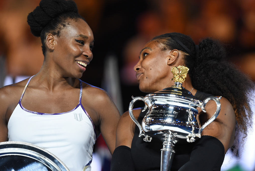 Serena Williams (r.), gewinnt das Schwester-Duell gegen Venus