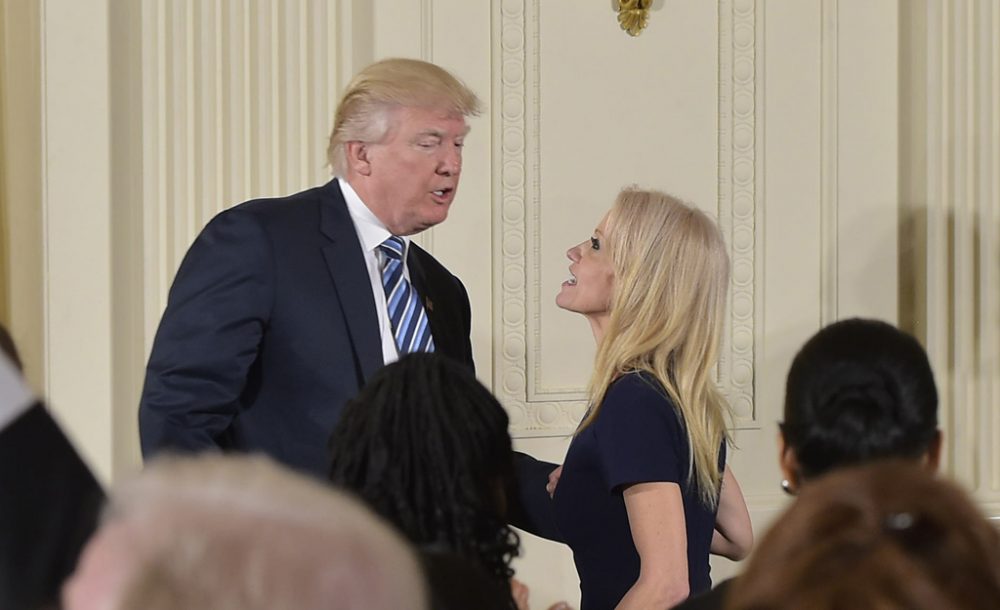 US-Präsident Donald Trump und seine Beraterin Kellyanne Conway