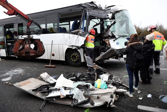 Massenkarambolage auf Autobahn bei Paris