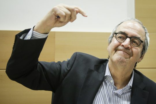 Kommissionsvorsitzender Dirk Van der Maelen