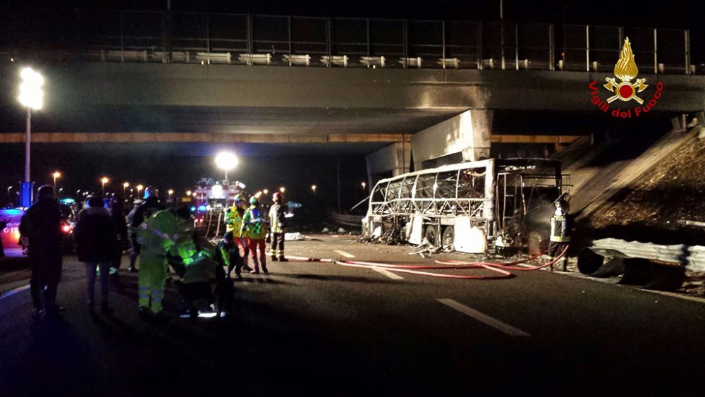 Busunglück in Verona mit 16 Toten und 26 Verletzten
