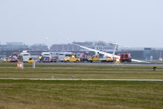 Rettungseinsatz nach der Bruchlandung einer Maschine am Amsterdamer Flughafen Schipol