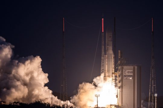 Ariane-5-Rakete bringt Telekom-Satelliten ins All