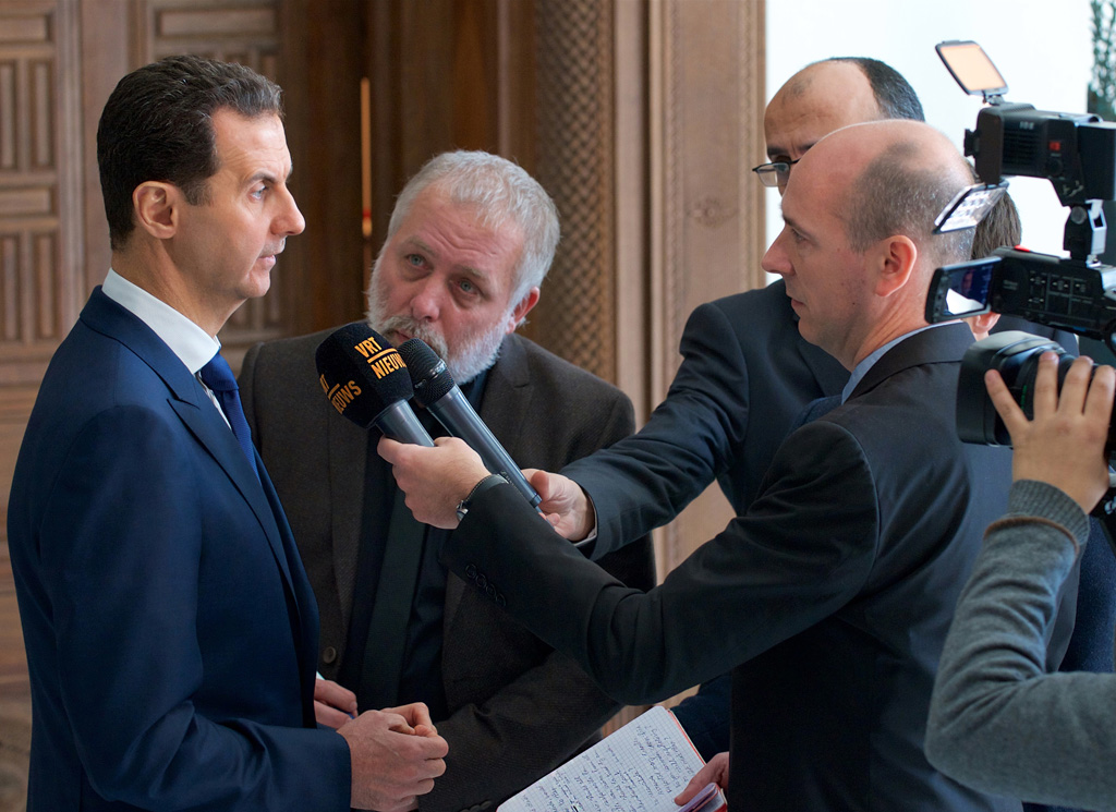 Der syrische Machthaber Bashar al Assad im Interview mit der VRT: Das Interview ist nicht zuletzt auch umstritten, weil es nur dank der Kontakte des rechtsextremen Vlaams Belang in Syrien zu Stande kommen konnte