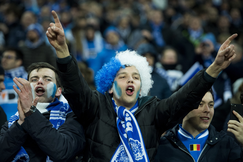 Fans feiern nach dem Einzug von AA Gent ins Achtelfinale der Europa League