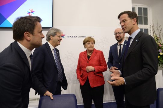 (v.l.) Luxemburgs Premier Xavier Bettel, Italiens Premier Paolo Gentiloni, Bundeskanzlerin Angela Merkel, Premierminister Charles Michel, Niederlandes Premier Mark Rutte