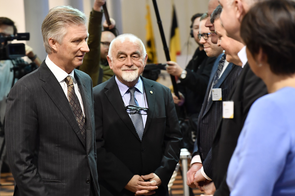 König Philippe und N-VA-Parlamentspräsident Jan Peumans am Dienstag im flämischen Parlament