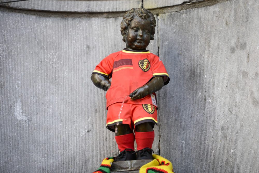 Manneken Pis im Trikot der Roten Teufel