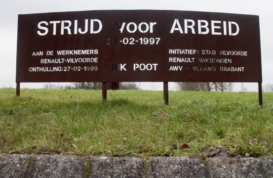 Eine Stahlskulptur von Rik Poot erinnert heute noch an den Arbeitskampf der Renault-Mitarbeiter in Vilvoorde