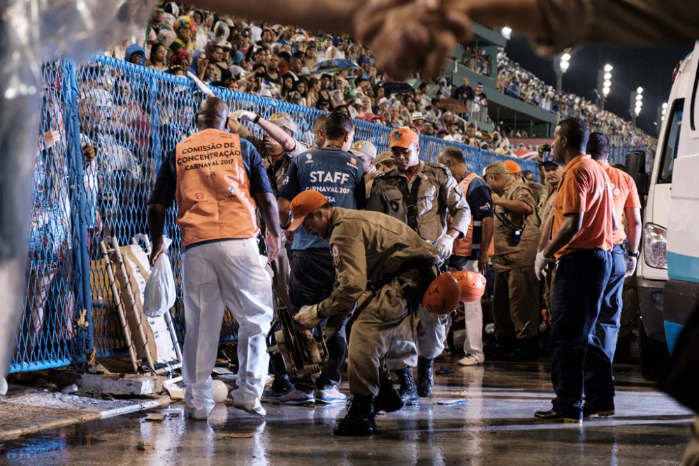 Schwerer Unfall in Rio: Wagen fährt in Menschenmenge