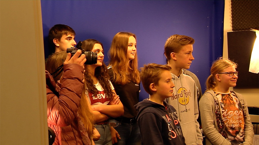 Schüler und Schülerinnen des César-Franck Athenäums in Kelmis im BRF-Fernsehstudio