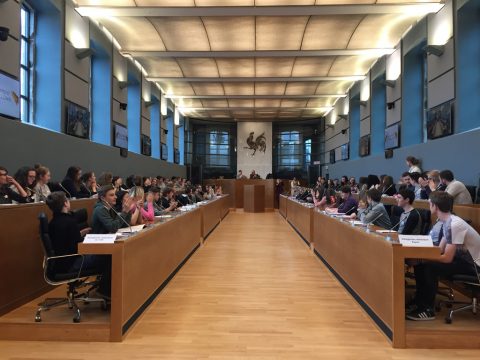 142 Schüler aus der DG zu Gast im Parlament der Wallonie in Namur (21.2.)