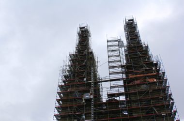 Die Türme von St. Nikolaus: Eupen aus der Perspektive des Wetterhahns