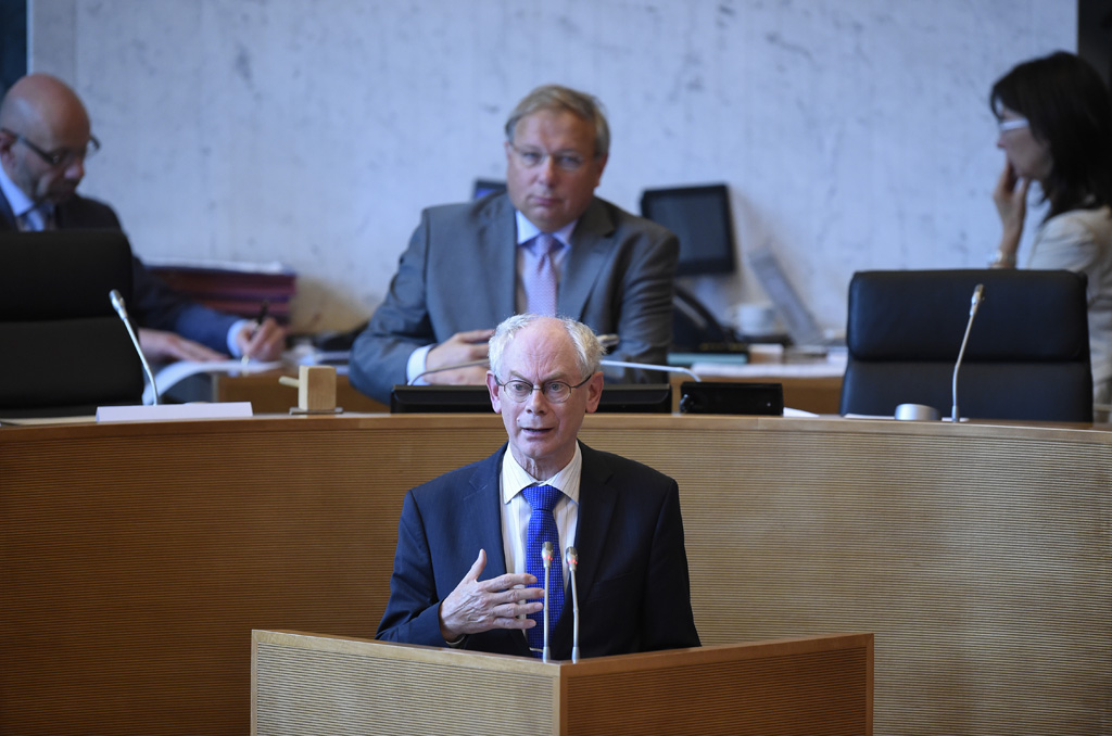 Herman Van Rompuy in einer Plenarsitzung des Wallonischen Parlaments in Namur (Archivbild): Mit mahnenden Worten warnt der ehemalige EU-Ratspräsident davor, die rassistischen Ansätze in den jüngsten politischen Entscheidungen zu relativieren