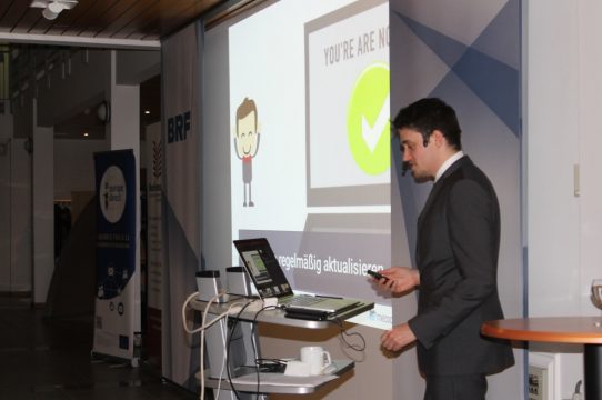 Live-Hacking: Vortrag von Florian Demaku der mecodia Akademie